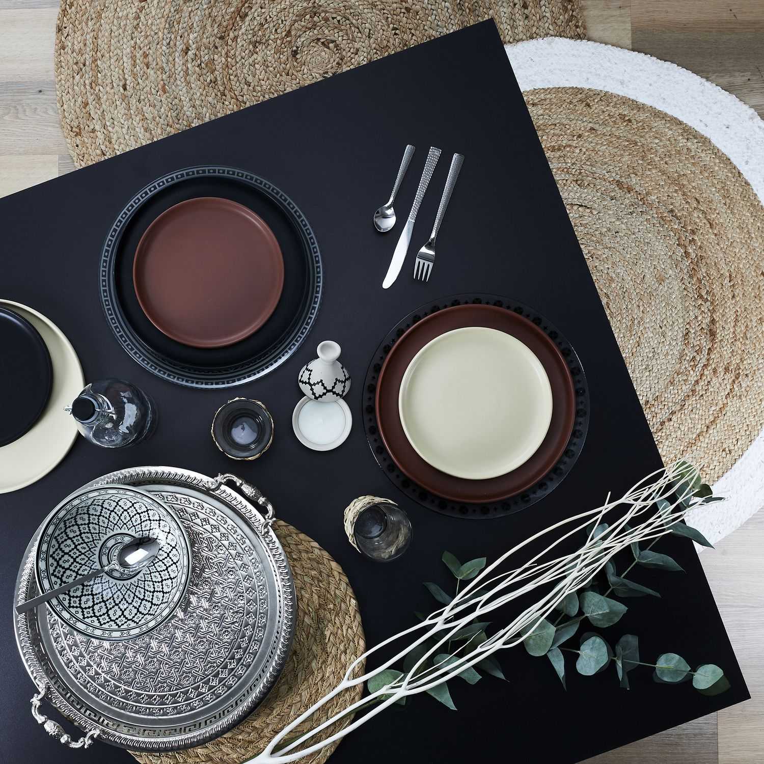 Gehamerde tafelaccessoires  HDF  - partij 102 stuks