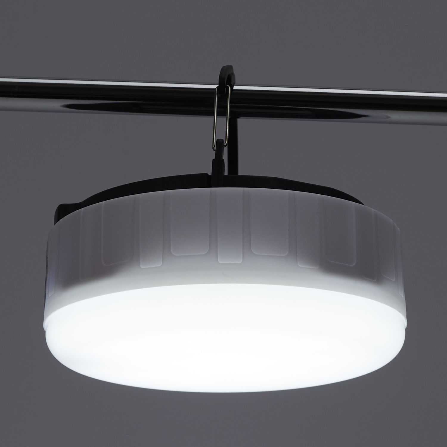 Solar campinglamp met ophangbeugel